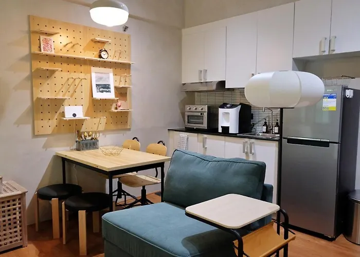 Studioretreat Near Mrt , Edsa Bus Station & East Ave Apartment