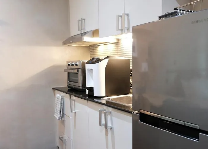 Studioretreat Near Mrt , Edsa Bus Station & East Ave Apartment
